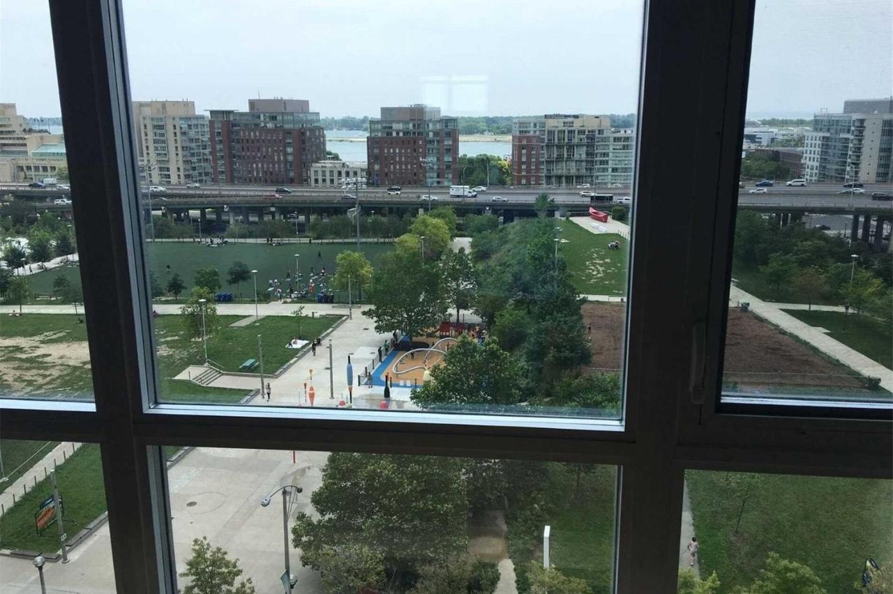 Three-Bedroom Condo With Free Parking Nearby Cn Tower With Lake View Toronto Zewnętrze zdjęcie