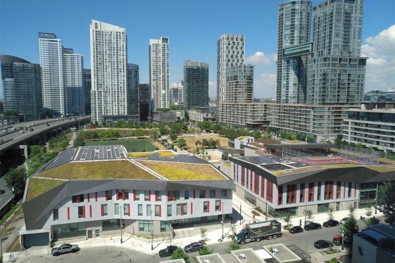 Three-Bedroom Condo With Free Parking Nearby Cn Tower With Lake View Toronto Zewnętrze zdjęcie