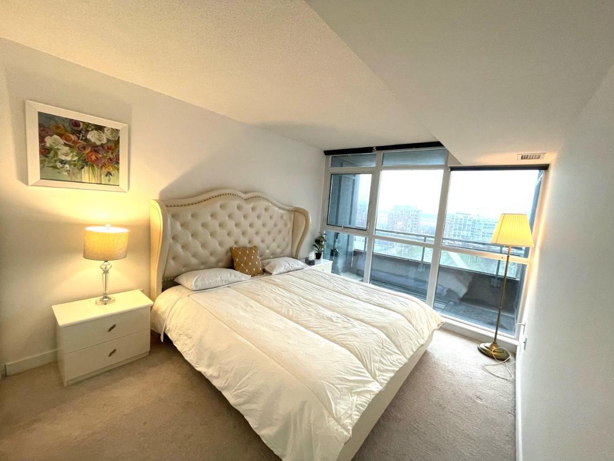 Three-Bedroom Condo With Free Parking Nearby Cn Tower With Lake View Toronto Zewnętrze zdjęcie