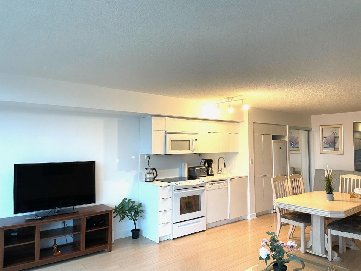 Three-Bedroom Condo With Free Parking Nearby Cn Tower With Lake View Toronto Zewnętrze zdjęcie