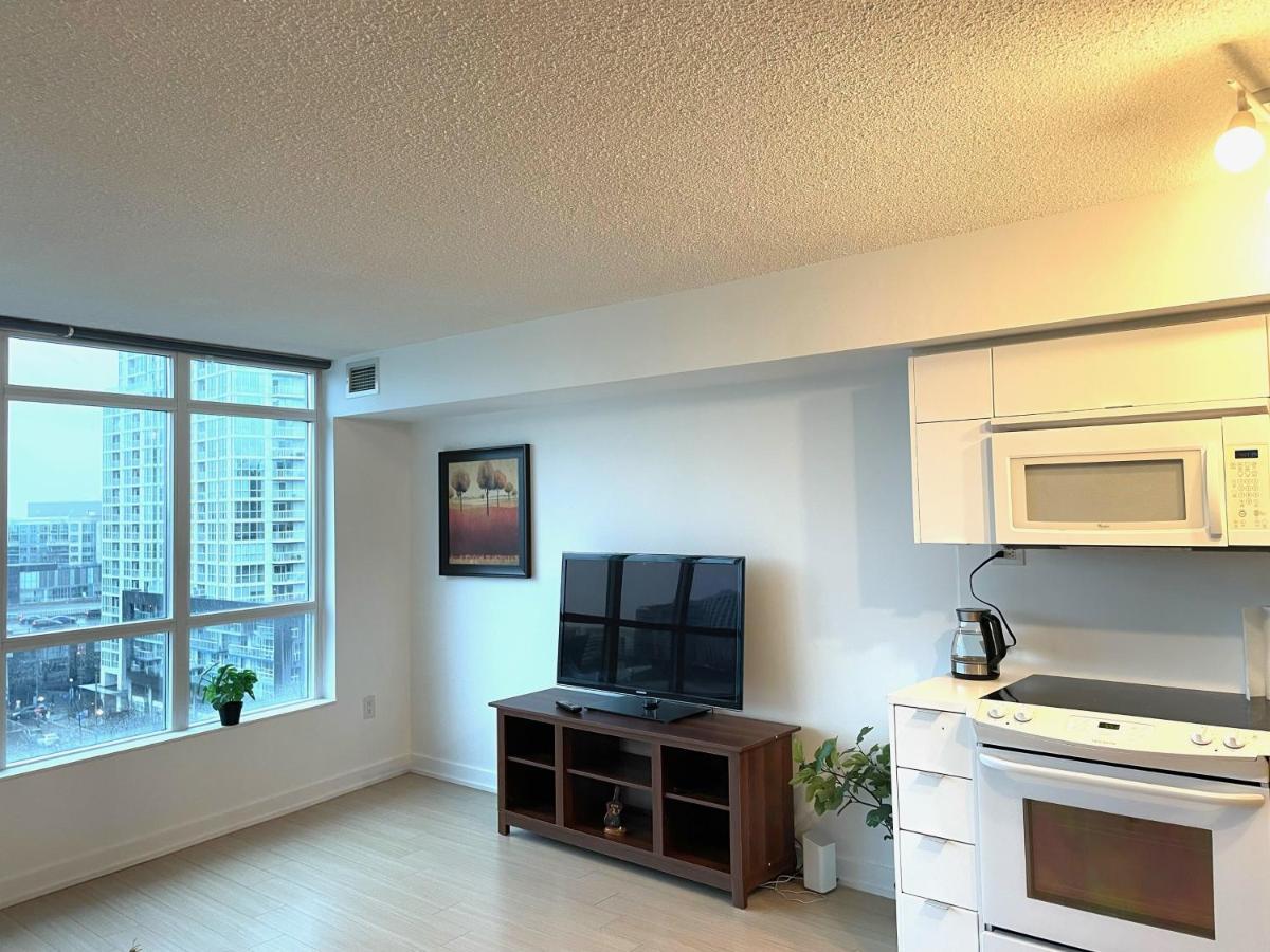 Three-Bedroom Condo With Free Parking Nearby Cn Tower With Lake View Toronto Zewnętrze zdjęcie