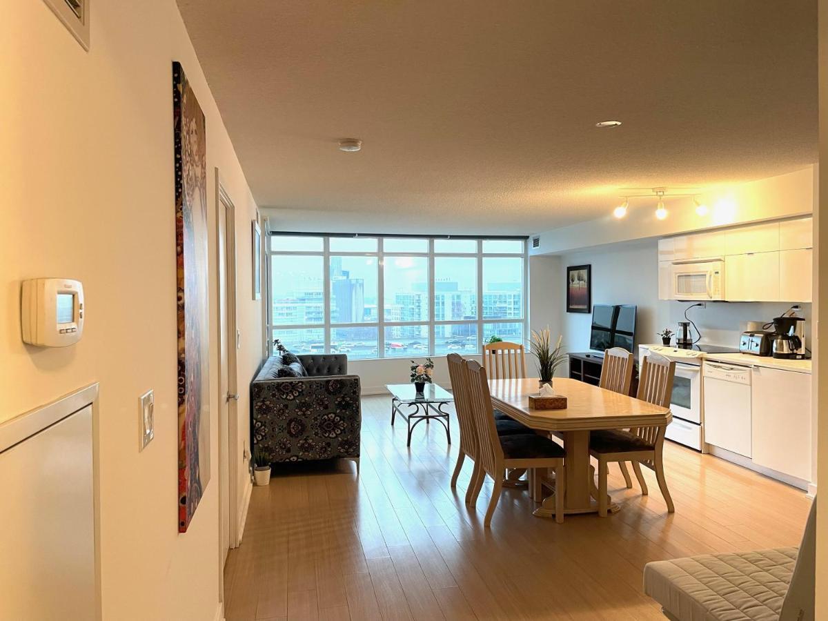 Three-Bedroom Condo With Free Parking Nearby Cn Tower With Lake View Toronto Zewnętrze zdjęcie