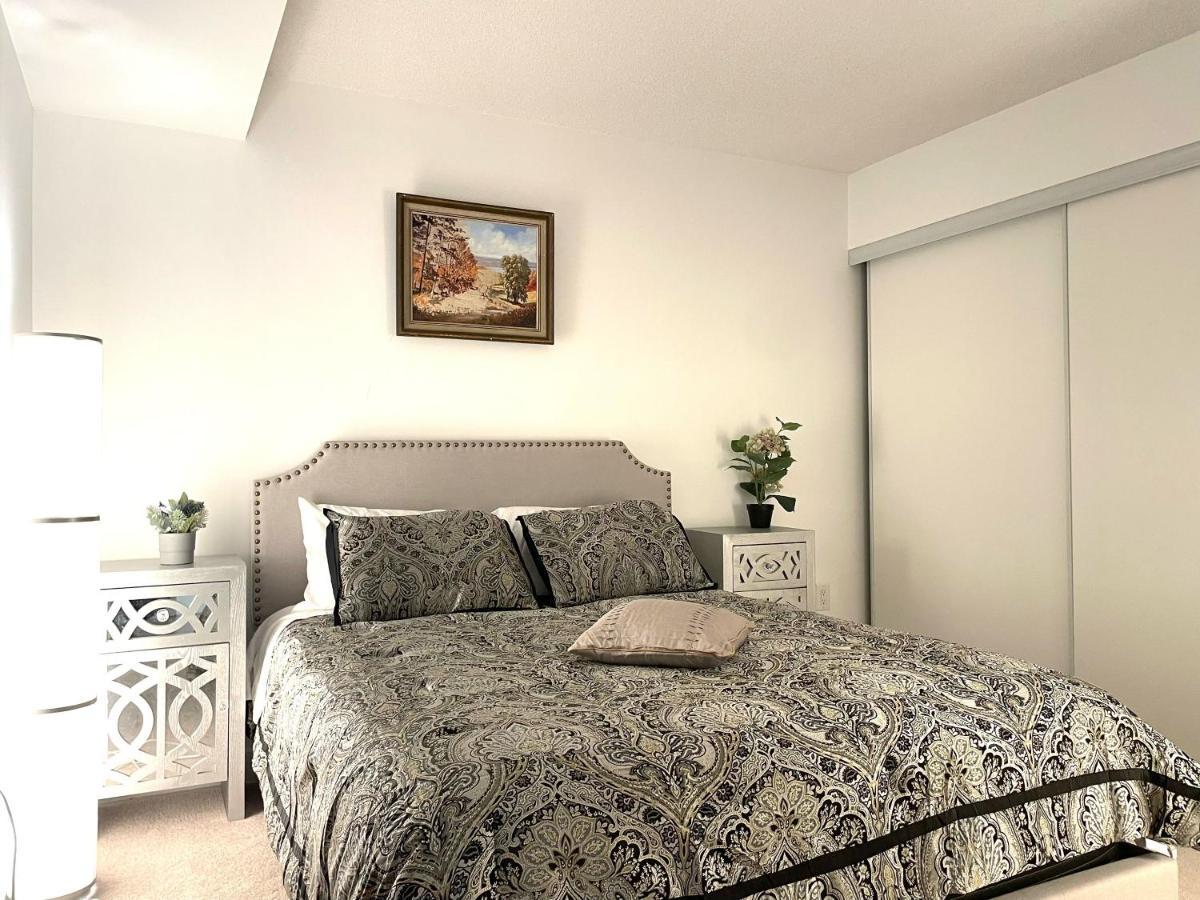 Three-Bedroom Condo With Free Parking Nearby Cn Tower With Lake View Toronto Zewnętrze zdjęcie