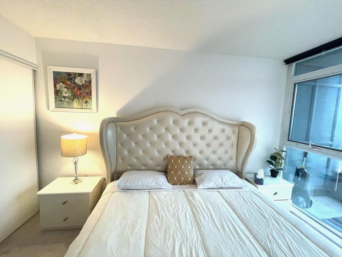 Three-Bedroom Condo With Free Parking Nearby Cn Tower With Lake View Toronto Zewnętrze zdjęcie