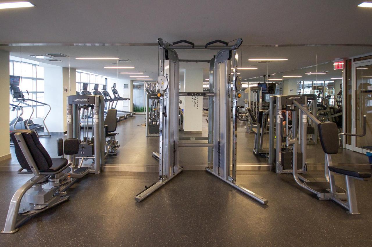 Three-Bedroom Condo With Free Parking Nearby Cn Tower With Lake View Toronto Zewnętrze zdjęcie