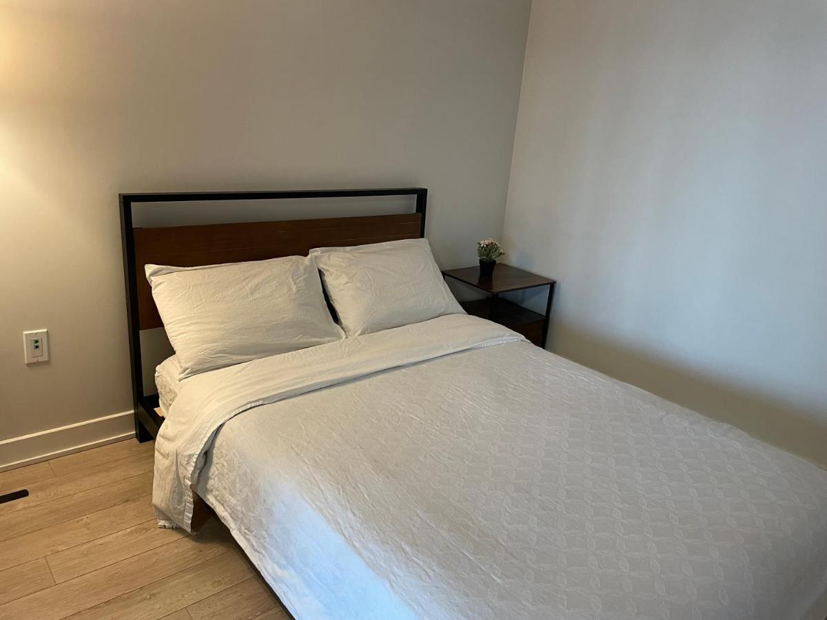 Three-Bedroom Condo With Free Parking Nearby Cn Tower With Lake View Toronto Zewnętrze zdjęcie