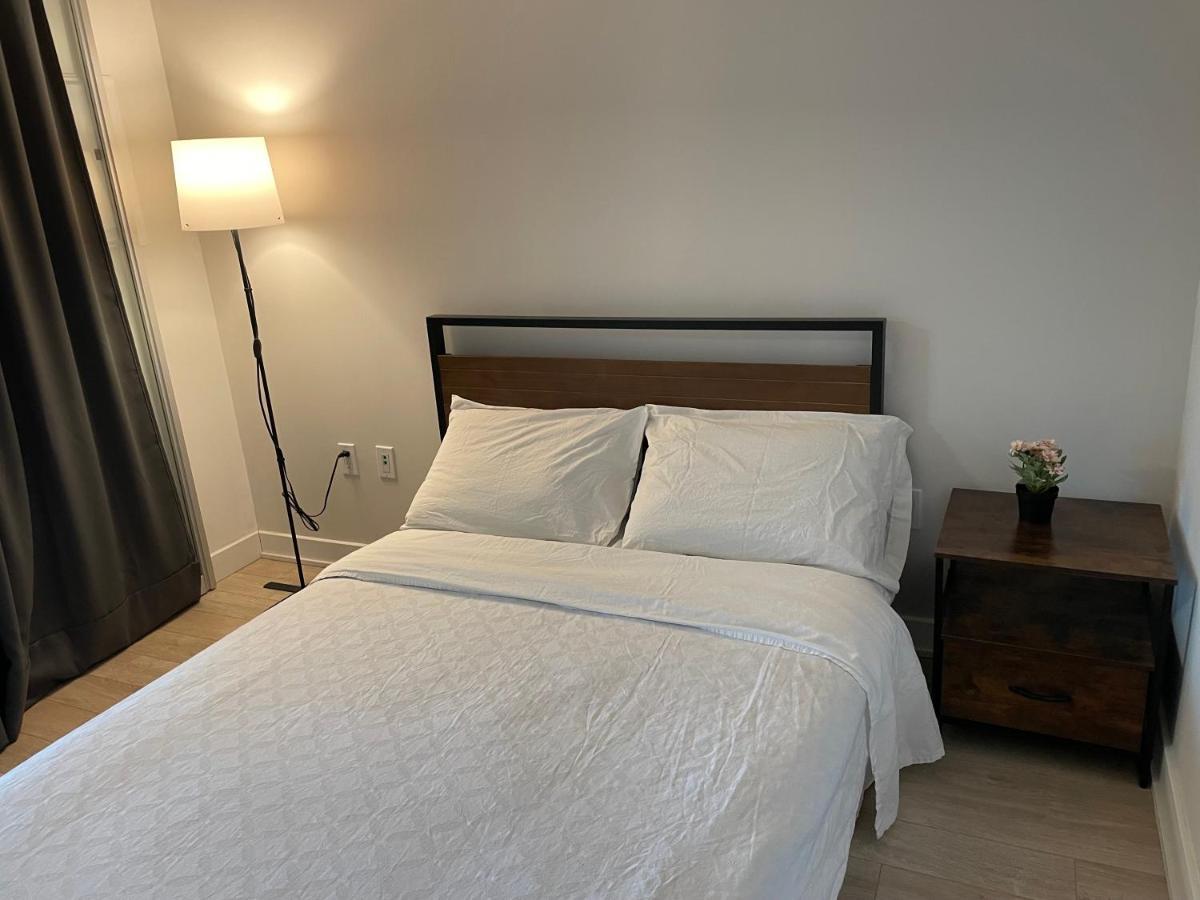 Three-Bedroom Condo With Free Parking Nearby Cn Tower With Lake View Toronto Zewnętrze zdjęcie