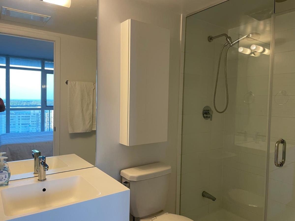 Three-Bedroom Condo With Free Parking Nearby Cn Tower With Lake View Toronto Zewnętrze zdjęcie