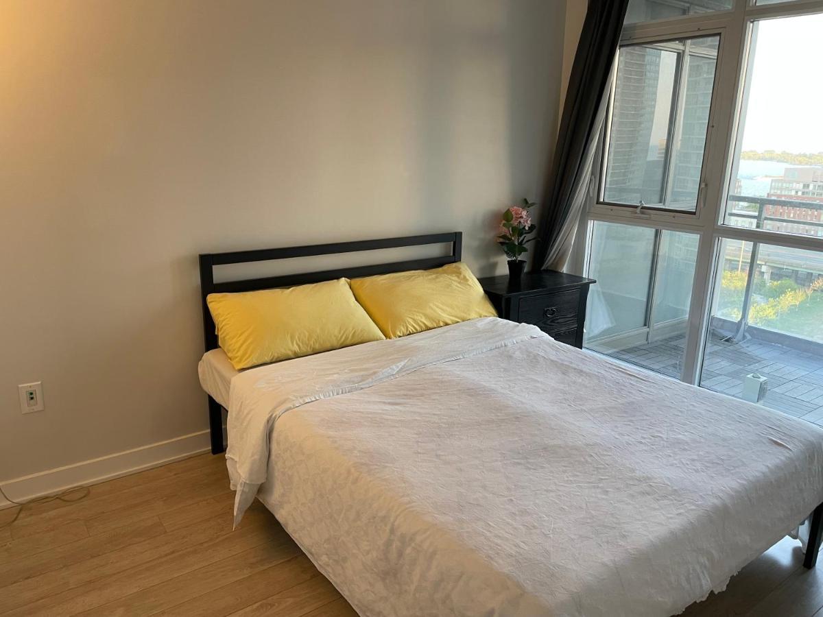 Three-Bedroom Condo With Free Parking Nearby Cn Tower With Lake View Toronto Zewnętrze zdjęcie