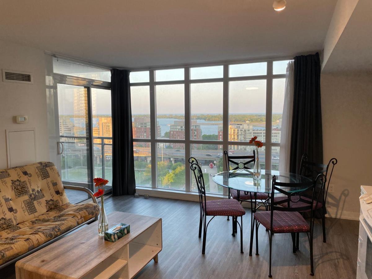 Three-Bedroom Condo With Free Parking Nearby Cn Tower With Lake View Toronto Zewnętrze zdjęcie